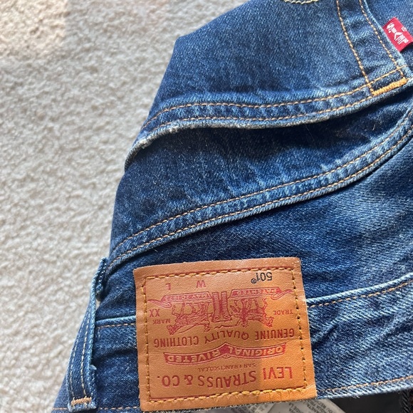 Levi’s premium 501 straight jeans in washed navy color. 28x30 - Picture 4 of 6